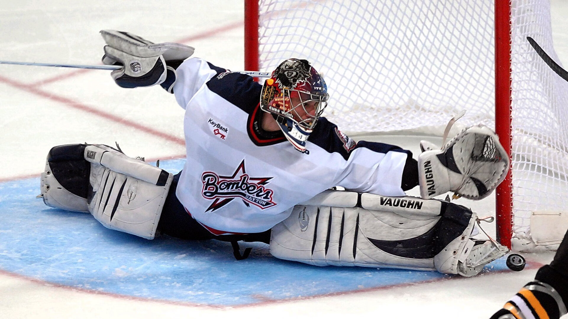 赛道与球场，当贝恩在F1年度争冠中接管比赛，勇士已全面压制热火