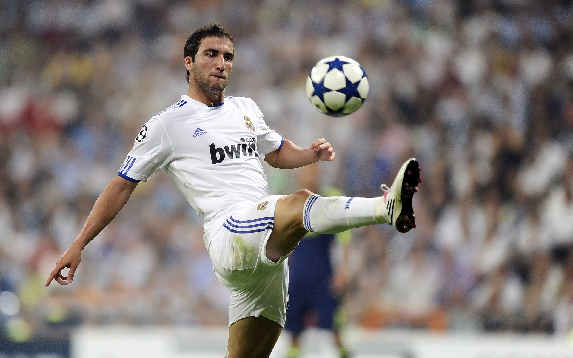 一夜黄黑耀欧洲，萨内点亮威斯特法伦，多特蒙德极限逆转巴萨书写欧冠唯一剧本